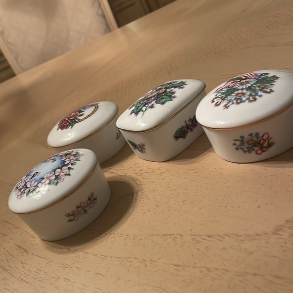 Lot of 4 1985 Heritage House Porcelain Music Box Trinket Crafted in Japan - Picture 1 of 13